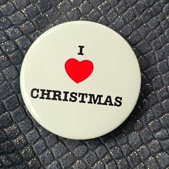 Vintage Santa Claus Brooch & "I Love Christmas" Button Pin Set - Picture 2 of 10